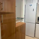 Daire Piso En El Centro De La Carihuela Torremolinos