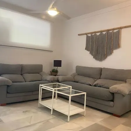 Piso En El Centro De La Carihuela Торремолинос